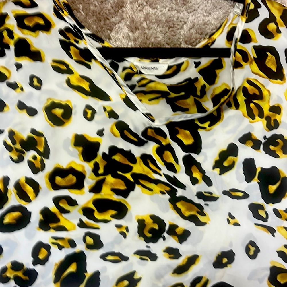 Adrienne top, super cute, silky animal print, medium, flowy